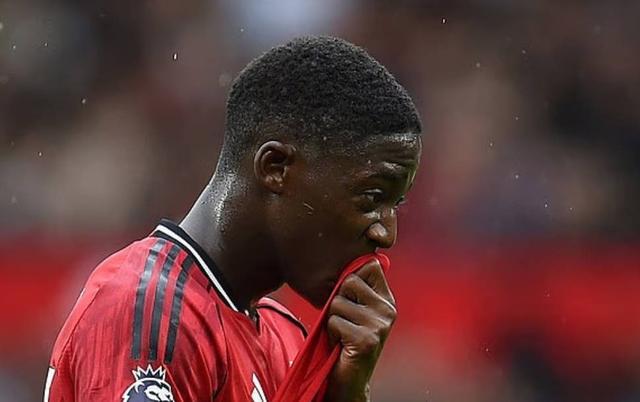 邮报：因梅努团队和曼联高层仍有问题未解决，双方未谈妥续约